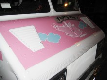Who wouldn't eat from a bright pink truck?